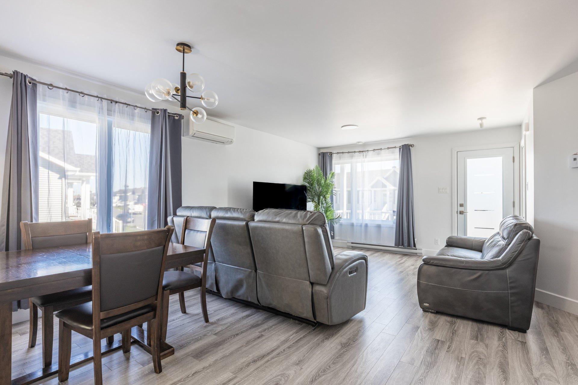 









2425


Rue du Troubadour

,
Drummondville,




QC
J2B7C7

