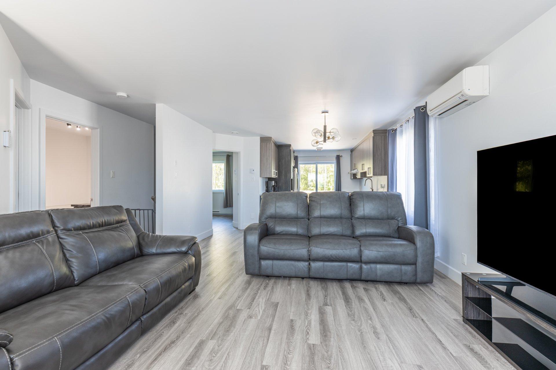 









2425


Rue du Troubadour

,
Drummondville,




QC
J2B7C7

