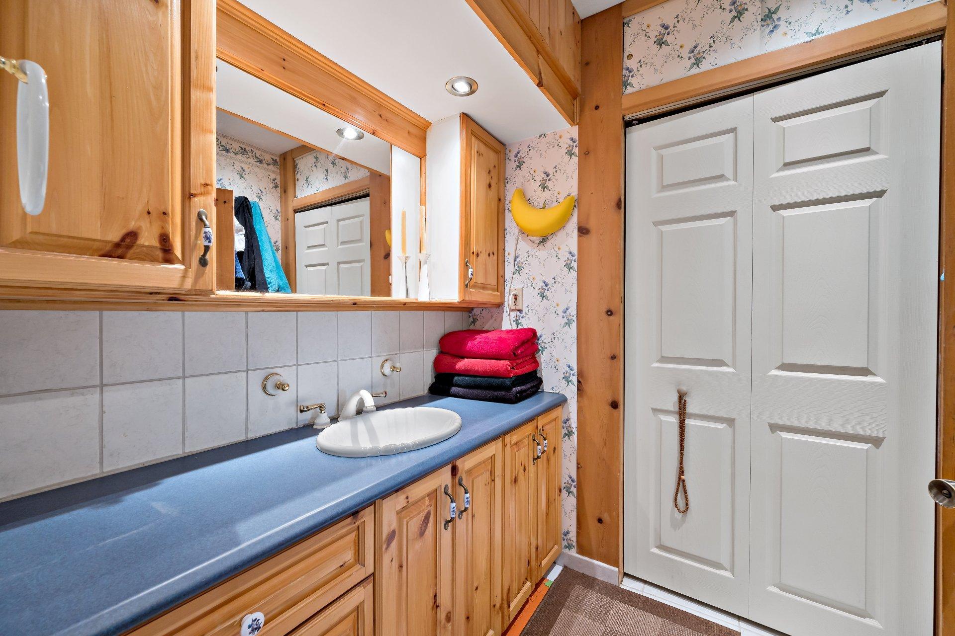 









192


Ch. Lanthier

,
Lac-Supérieur,




QC
J0T1J0

