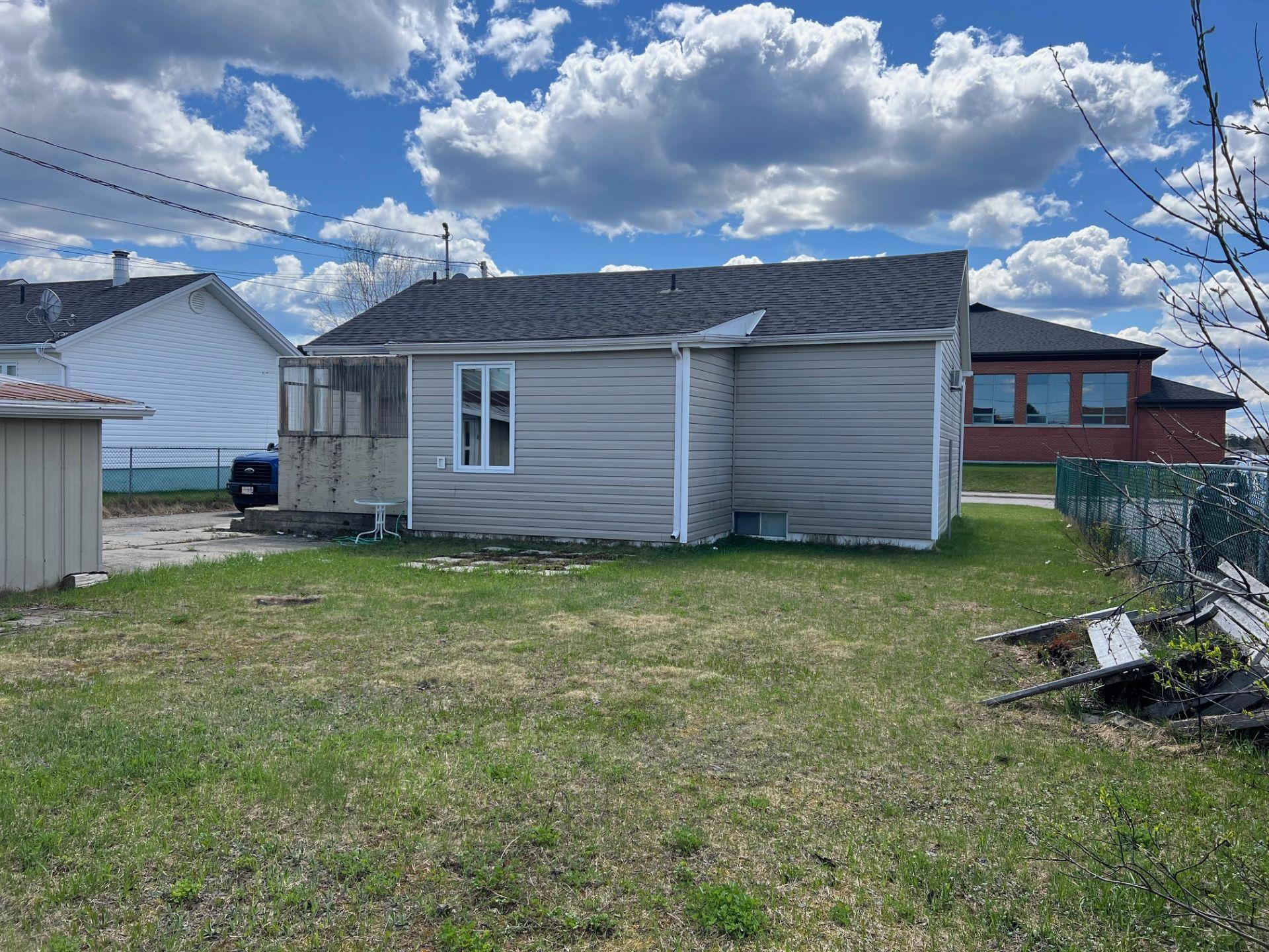 









75


6e Rue

,
Chapais,




QC
G0W1H0


