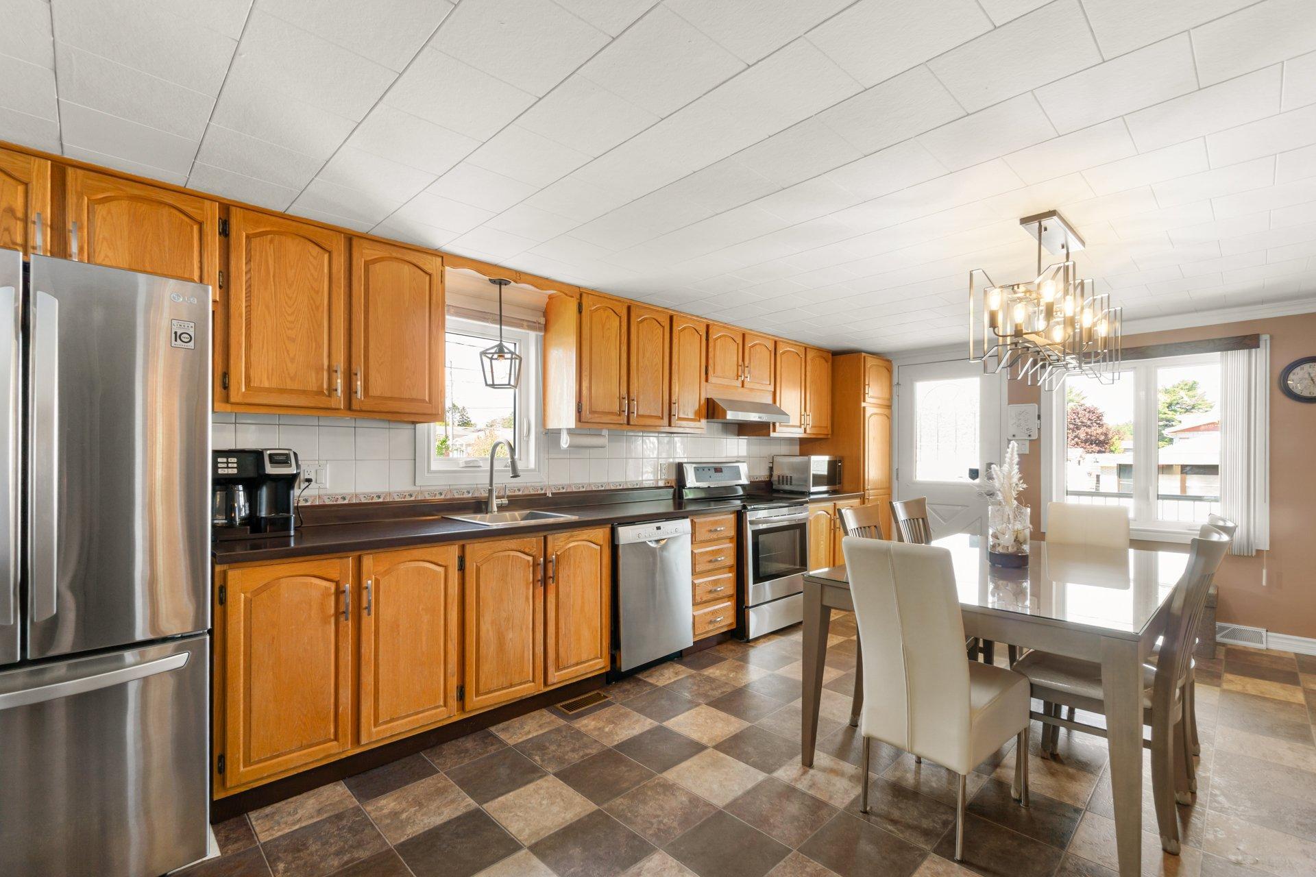 









5571


Boul. du Chanoine-Moreau

,
Trois-Rivières,




QC
G8Y1S9

