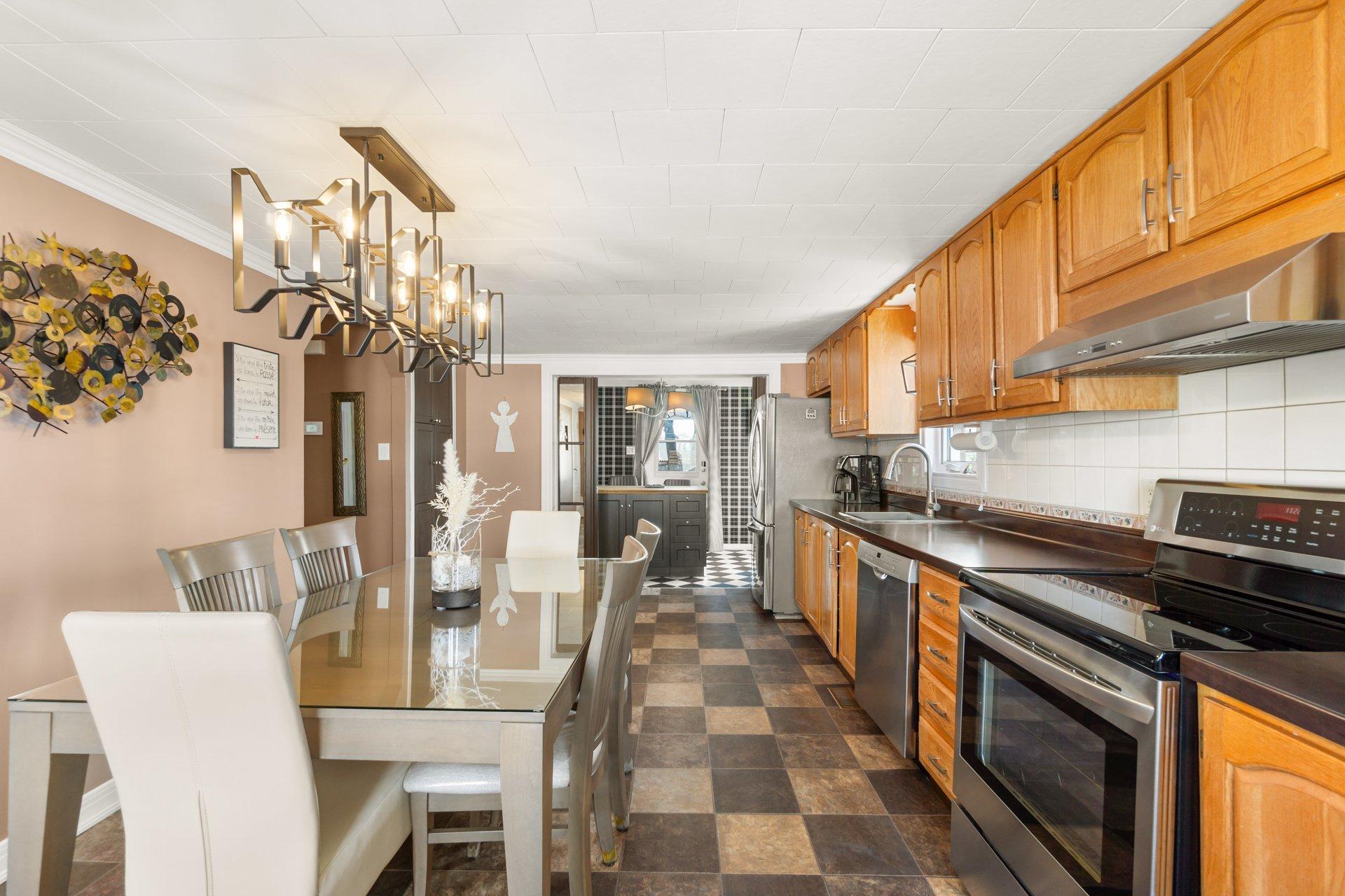 









5571


Boul. du Chanoine-Moreau

,
Trois-Rivières,




QC
G8Y1S9

