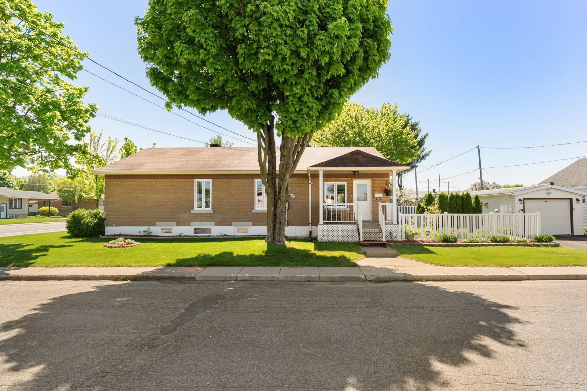 









5571


Boul. du Chanoine-Moreau

,
Trois-Rivières,




QC
G8Y1S9

