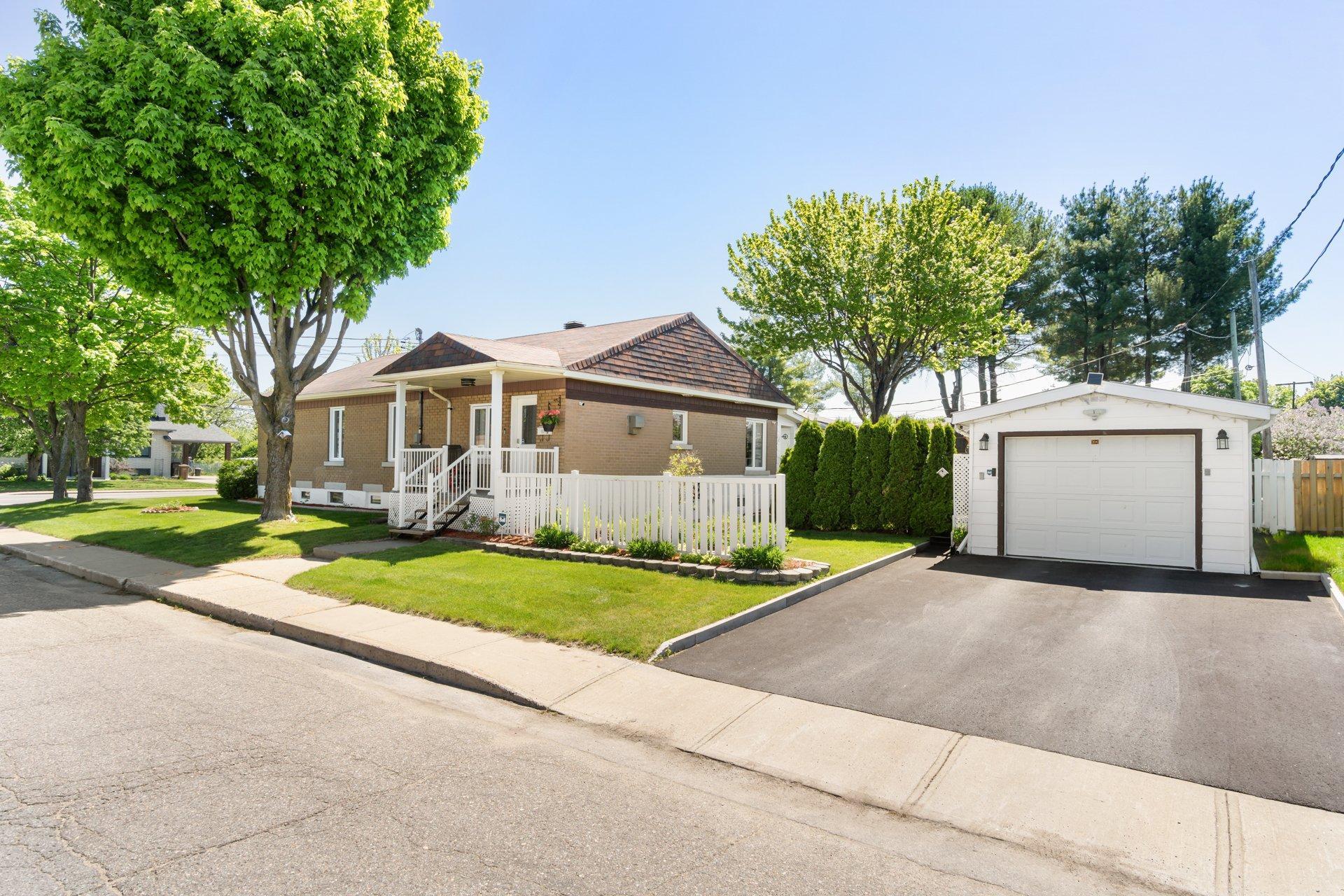 









5571


Boul. du Chanoine-Moreau

,
Trois-Rivières,




QC
G8Y1S9


