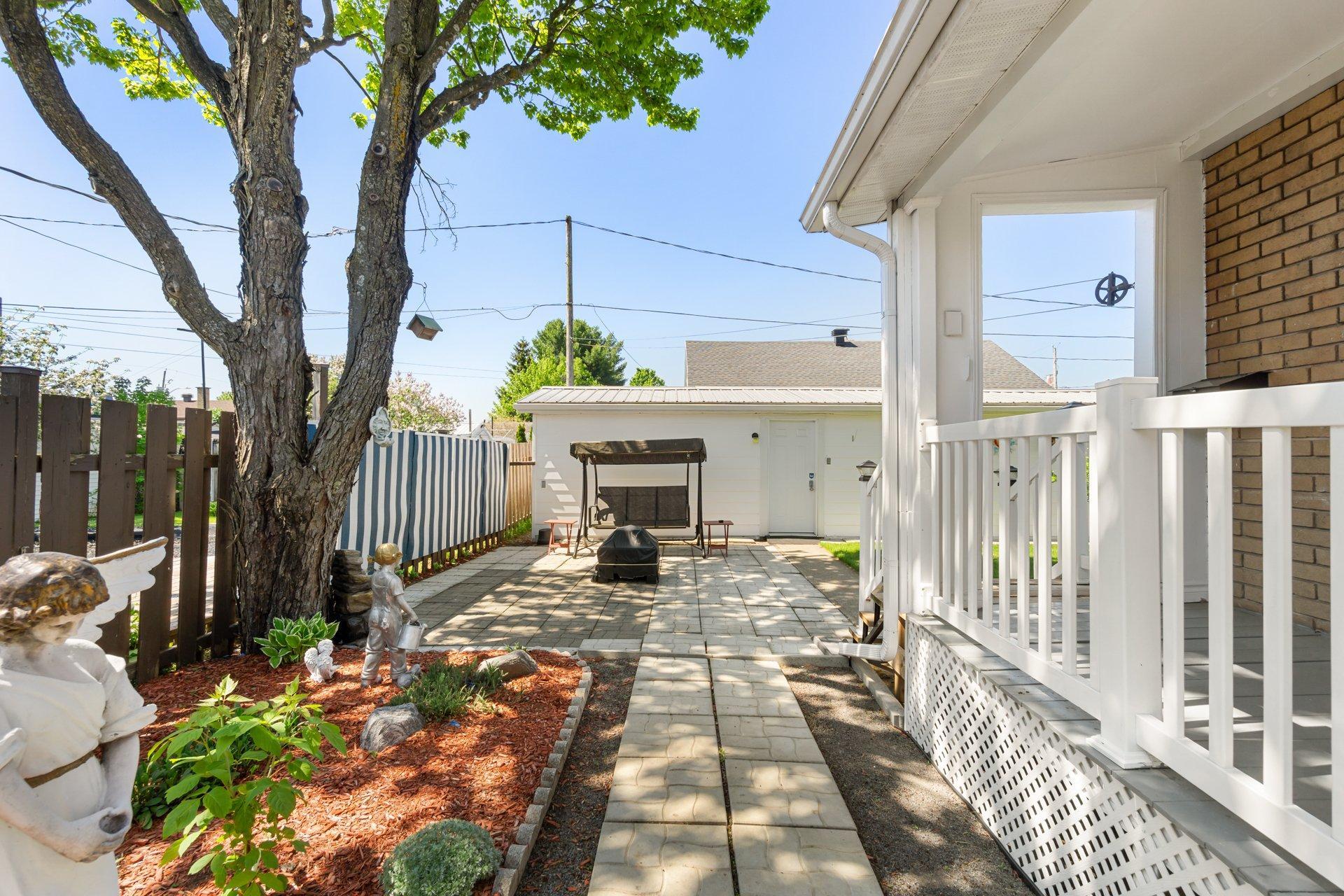 









5571


Boul. du Chanoine-Moreau

,
Trois-Rivières,




QC
G8Y1S9

