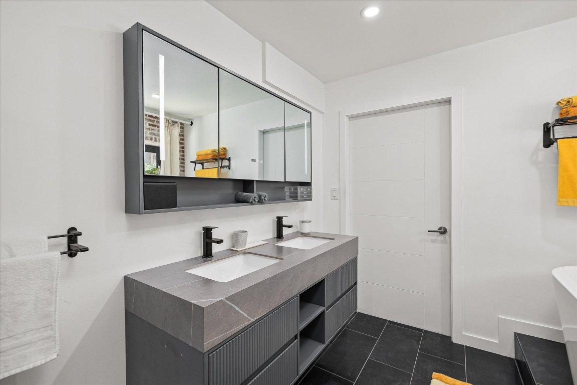 









1632


Griffiths

Place,
West Kelowna,




BC
V1Z 2T7

