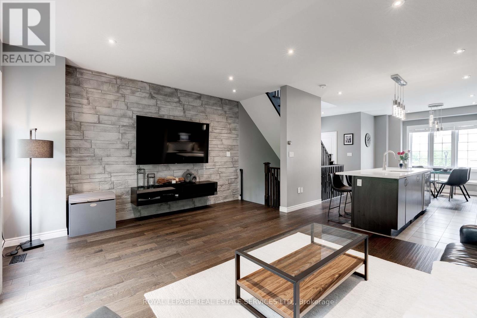 












17 - 122 DUNDAS STREET E

,
Hamilton,




Ontario
L9H7N3

