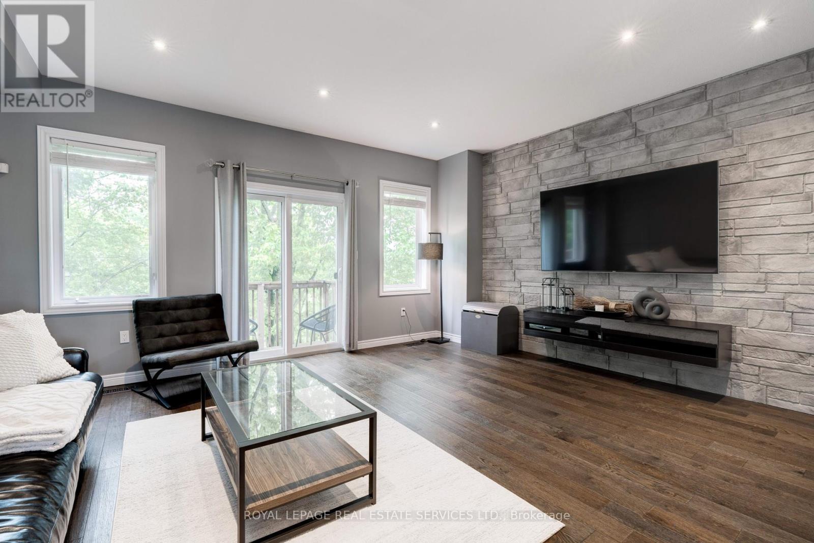 












17 - 122 DUNDAS STREET E

,
Hamilton,




Ontario
L9H7N3

