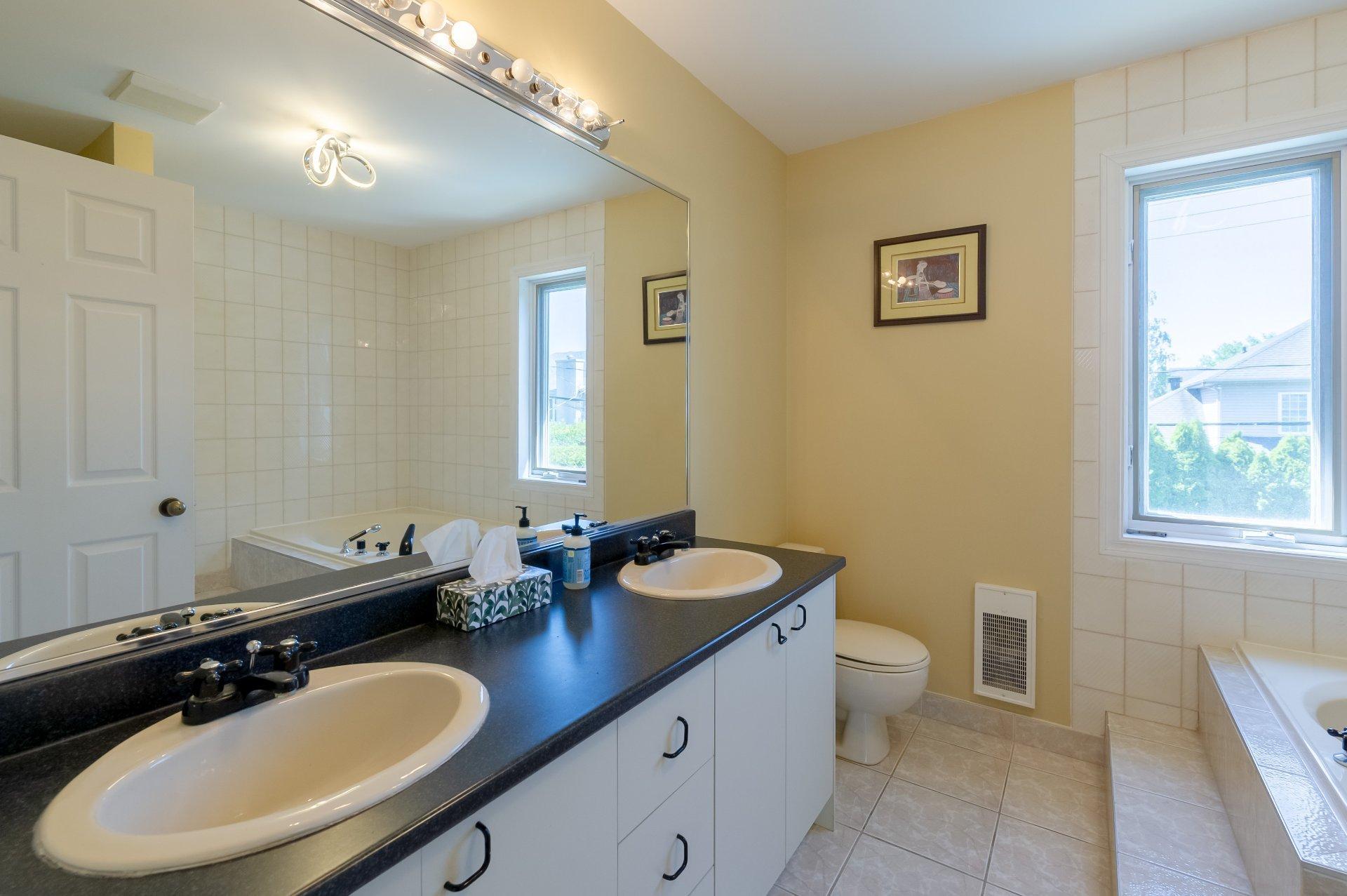 









8993


Crois. Richmond

,
Brossard,




QC
J4X2R9

