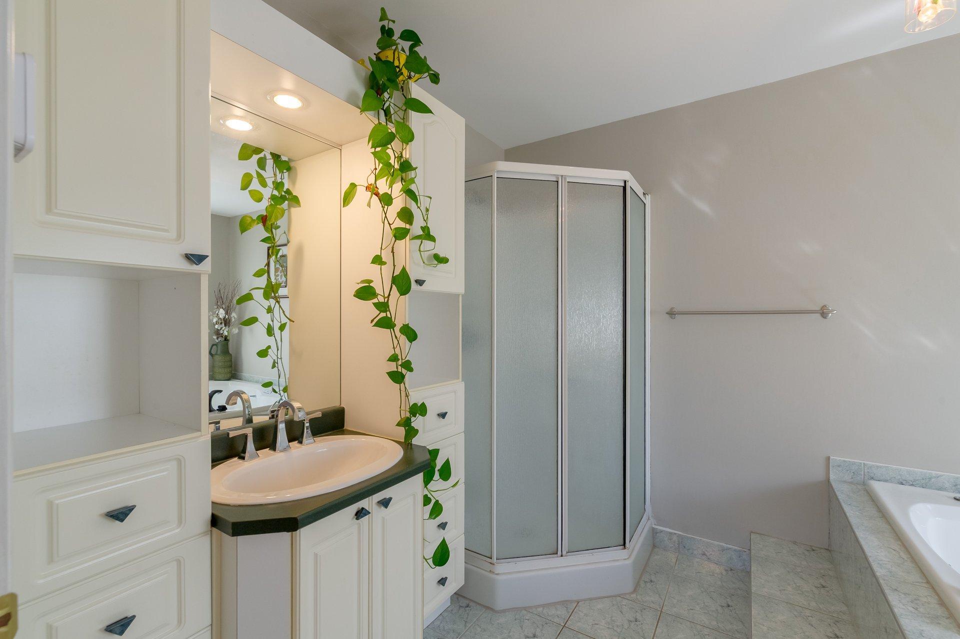 









8993


Crois. Richmond

,
Brossard,




QC
J4X2R9

