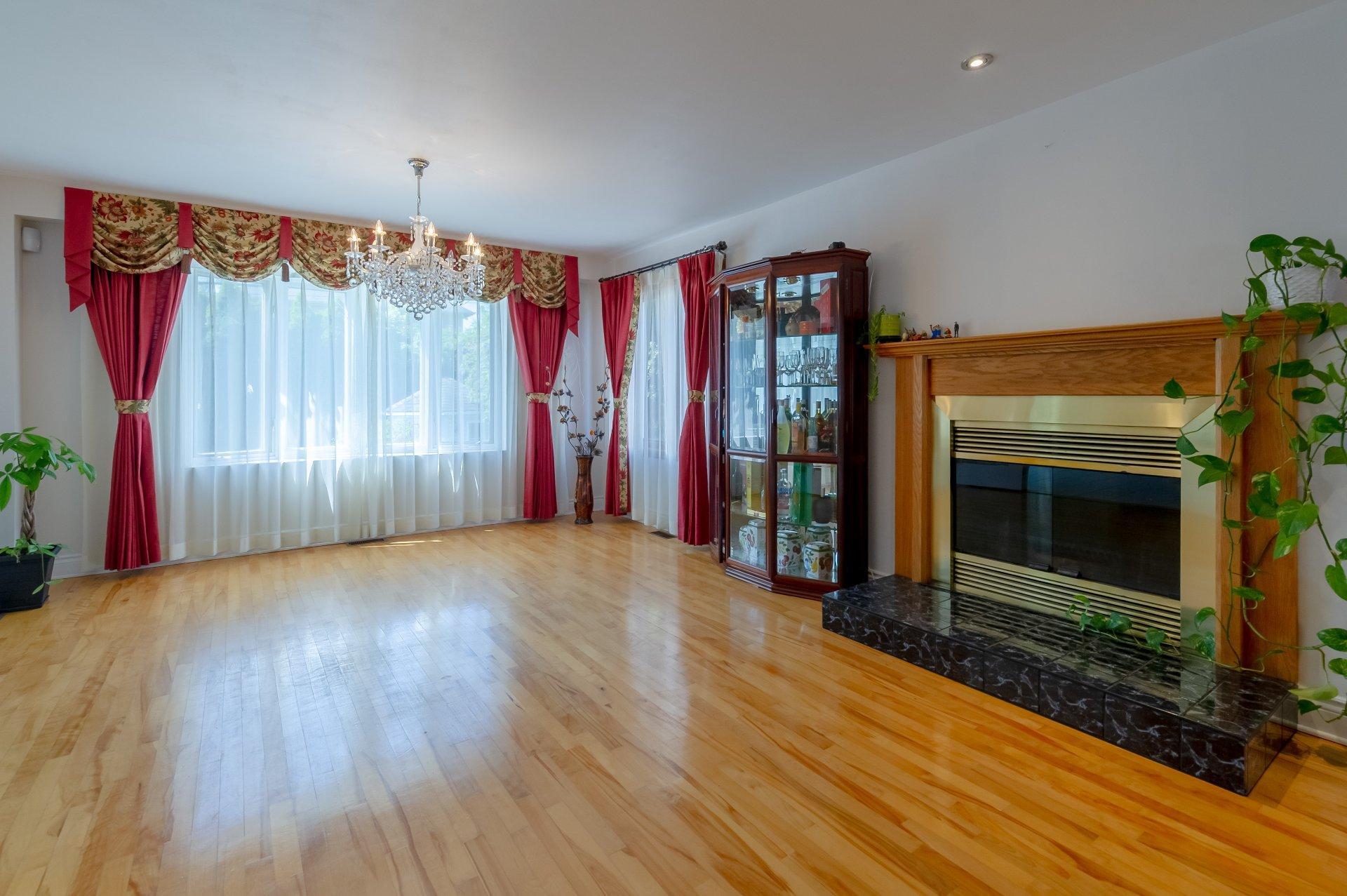 









8993


Crois. Richmond

,
Brossard,




QC
J4X2R9

