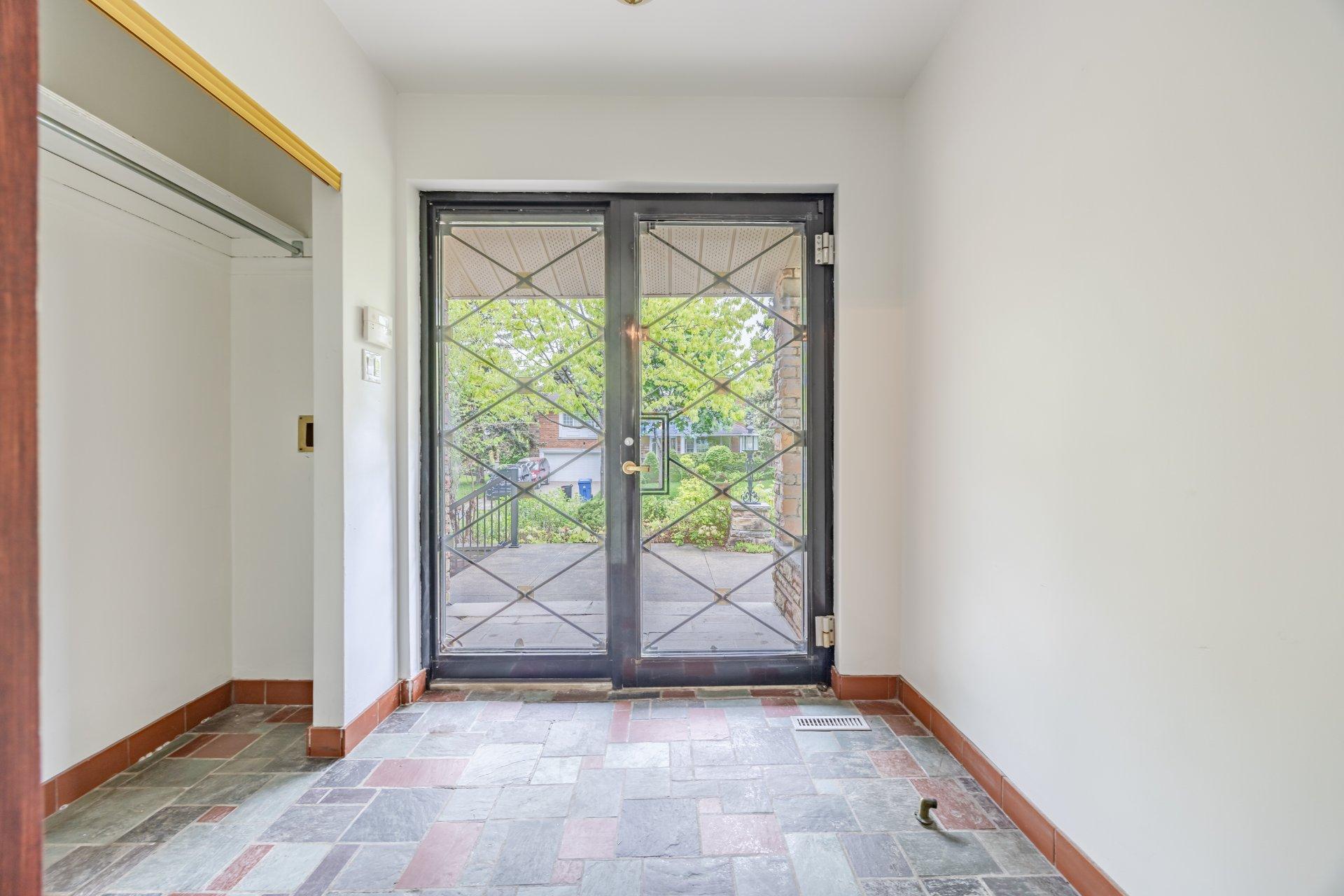 









372


Av. Revere

,
Mont-Royal,




QC
H3P1C3

