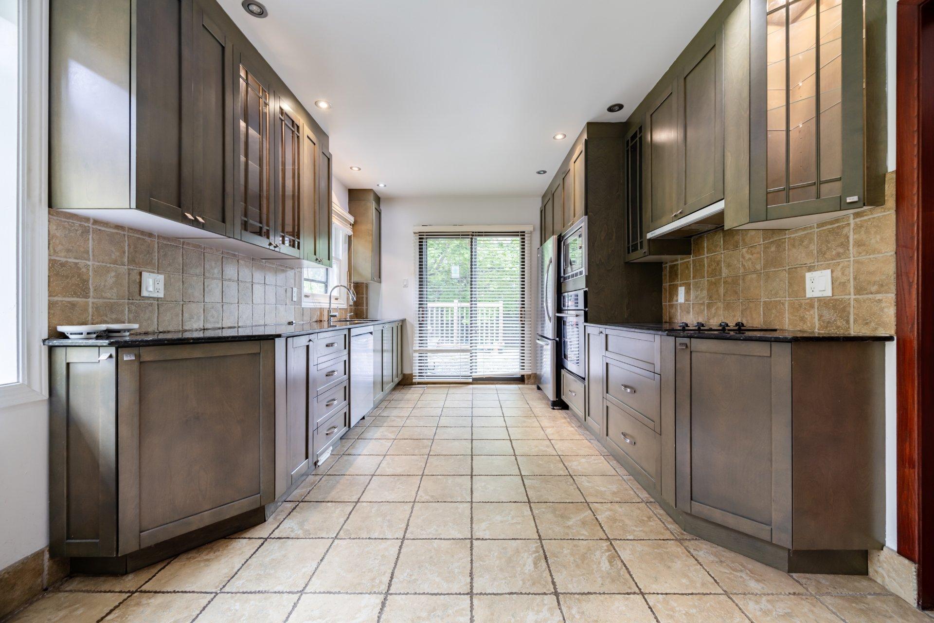 









372


Av. Revere

,
Mont-Royal,




QC
H3P1C3

