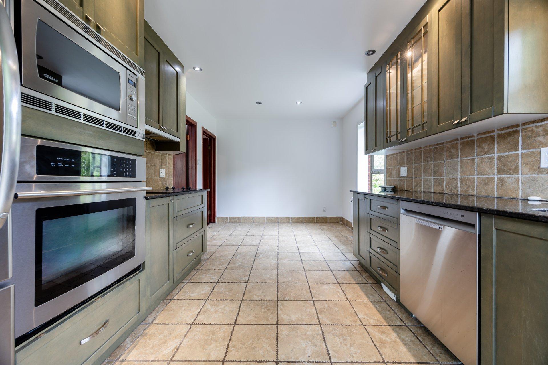 









372


Av. Revere

,
Mont-Royal,




QC
H3P1C3

