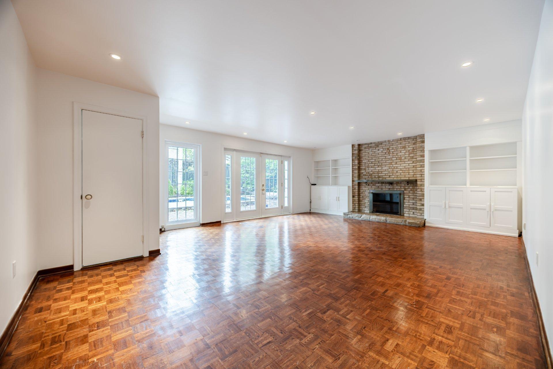 









372


Av. Revere

,
Mont-Royal,




QC
H3P1C3

