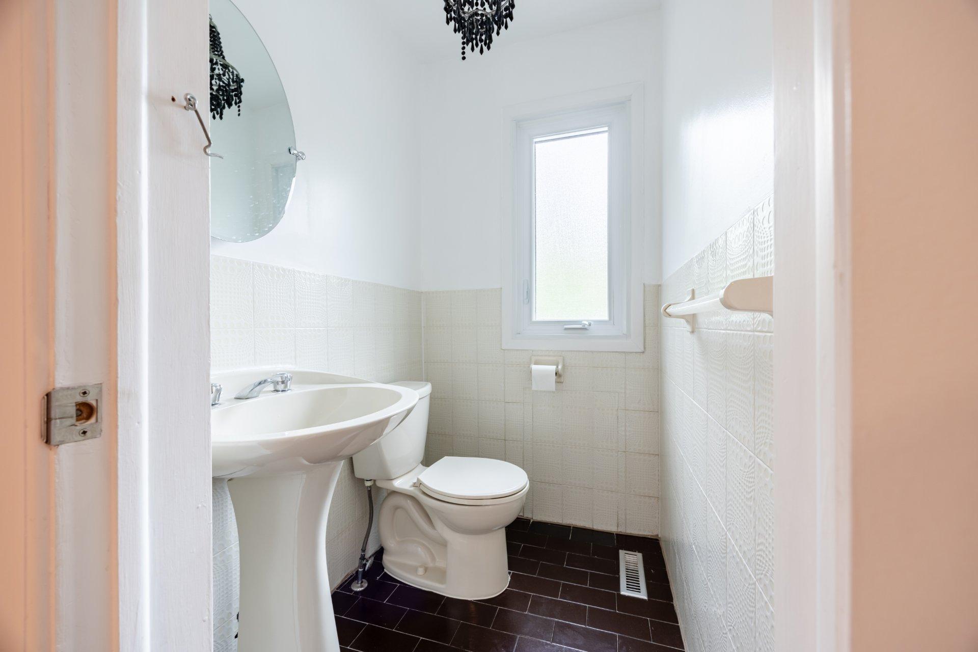 









372


Av. Revere

,
Mont-Royal,




QC
H3P1C3

