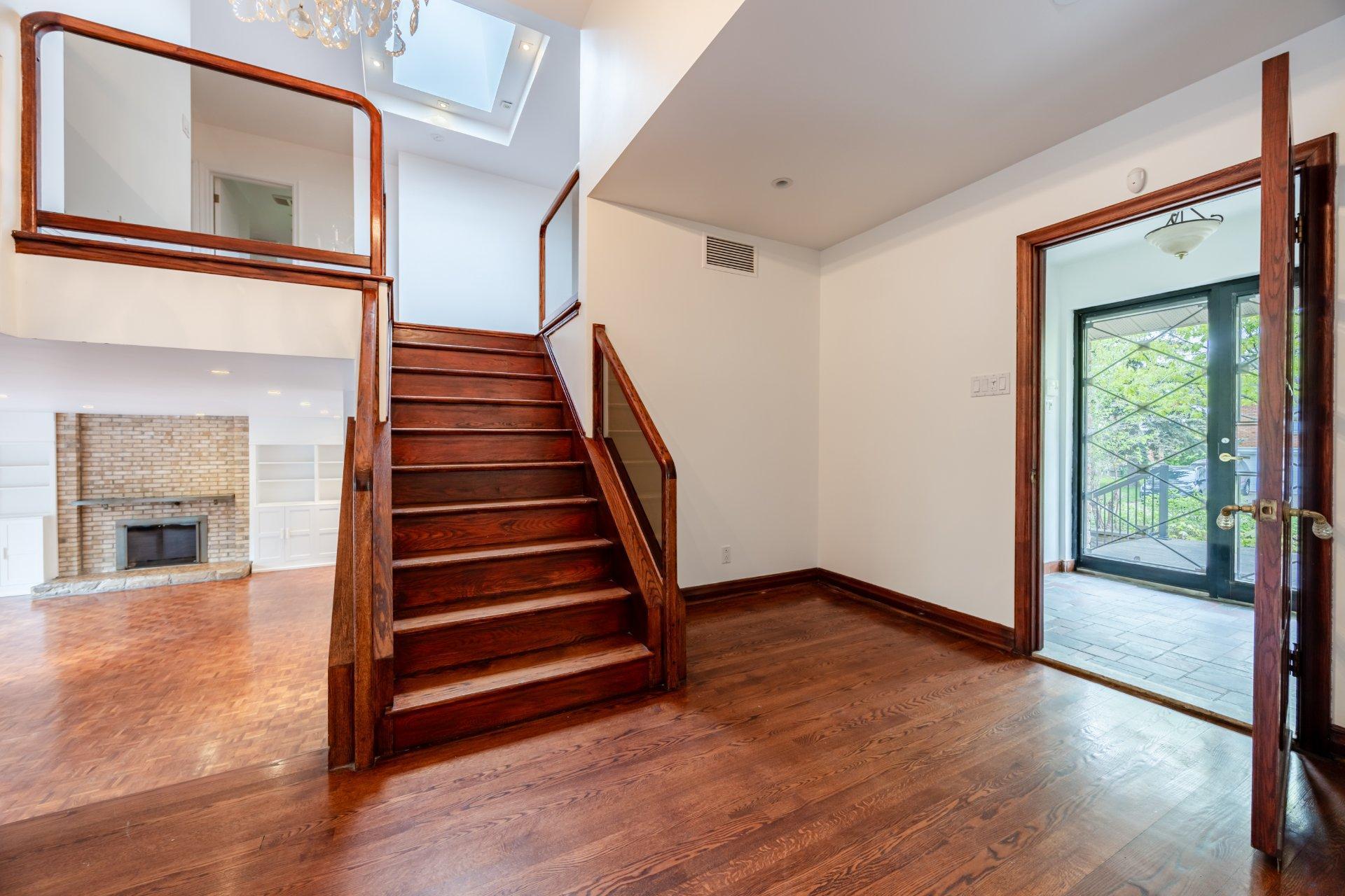 









372


Av. Revere

,
Mont-Royal,




QC
H3P1C3


