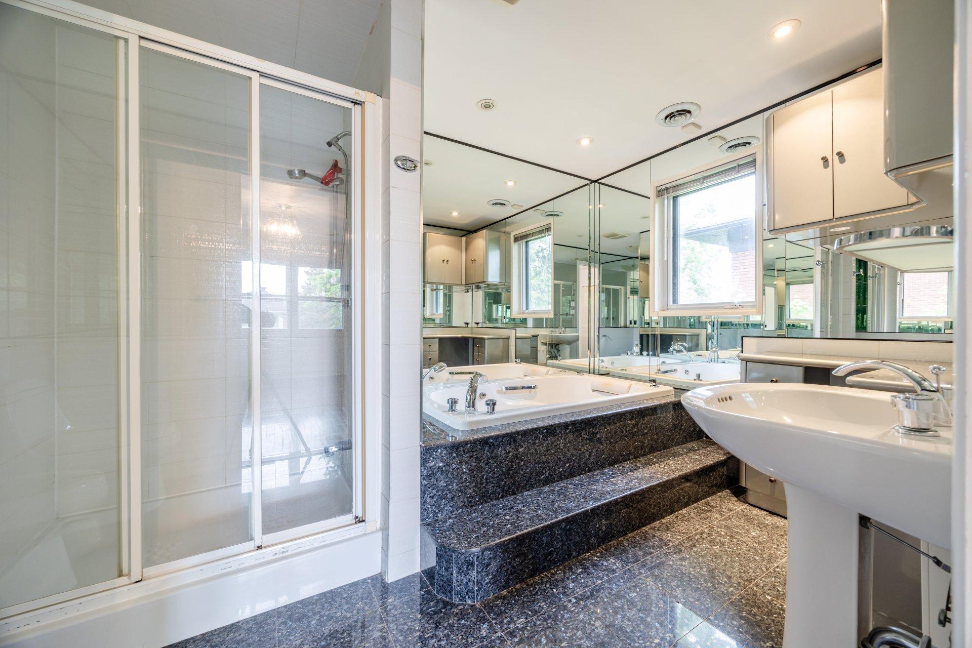 









372


Av. Revere

,
Mont-Royal,




QC
H3P1C3

