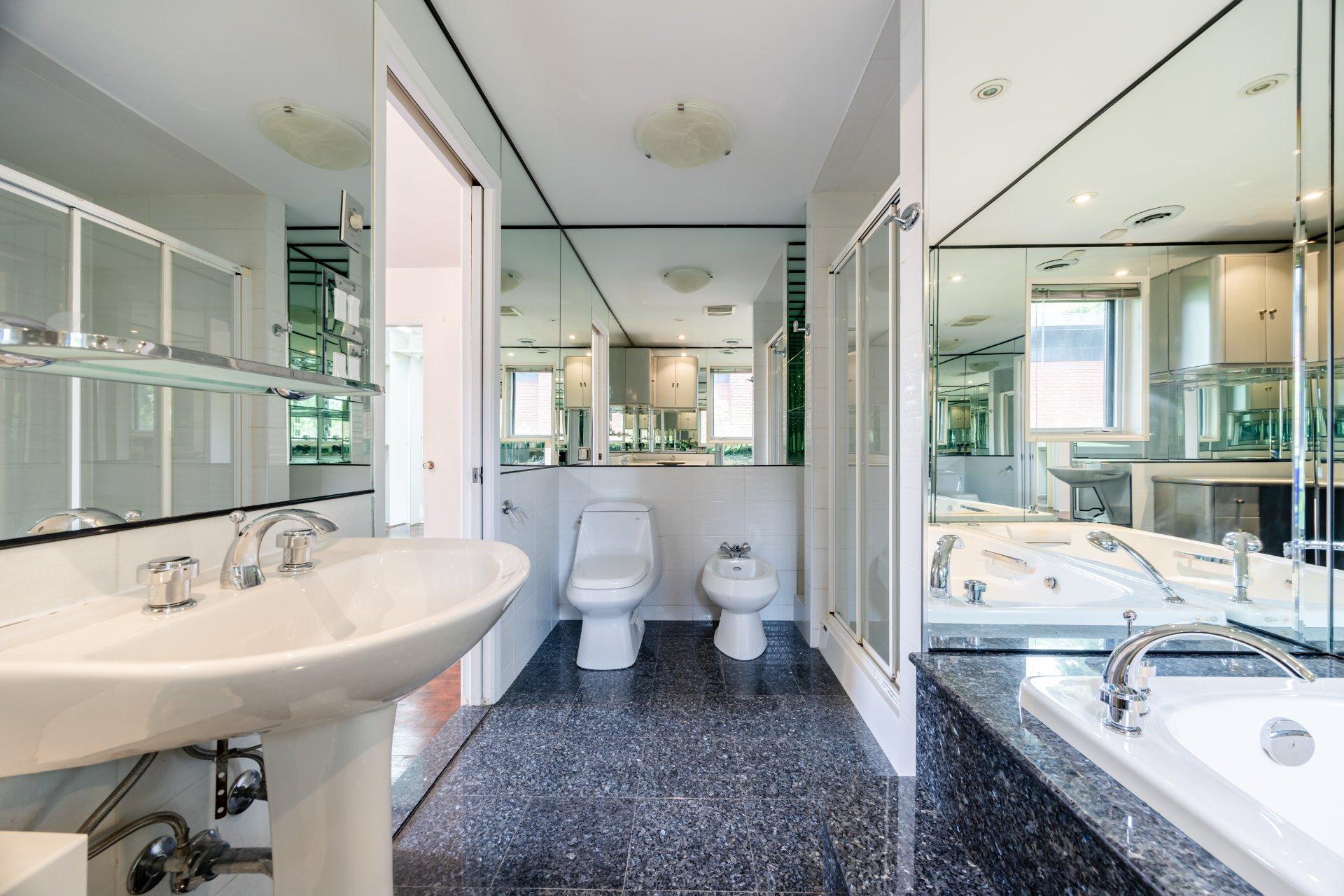 









372


Av. Revere

,
Mont-Royal,




QC
H3P1C3

