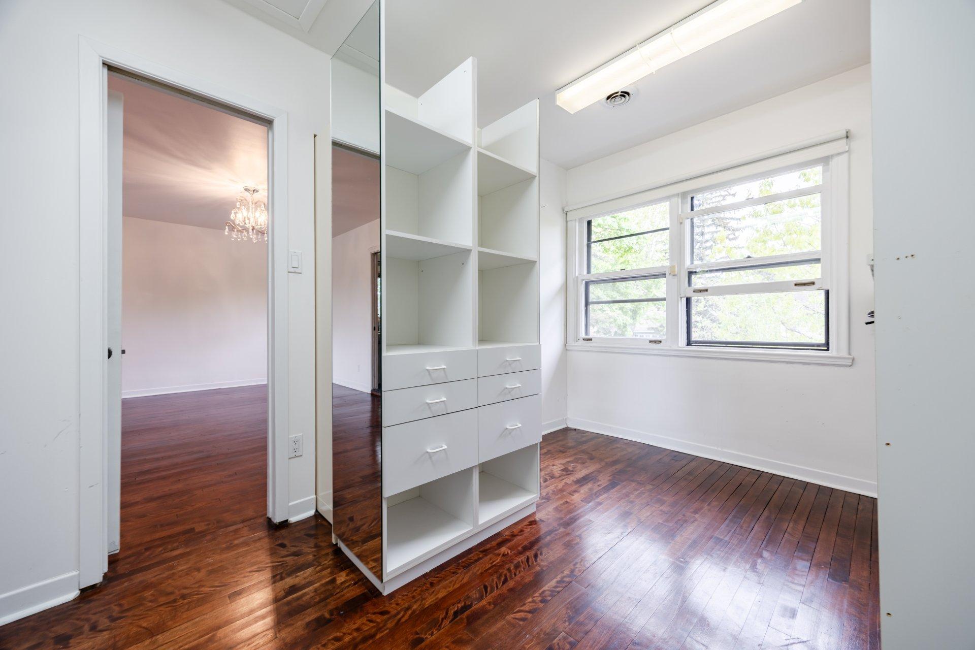 









372


Av. Revere

,
Mont-Royal,




QC
H3P1C3

