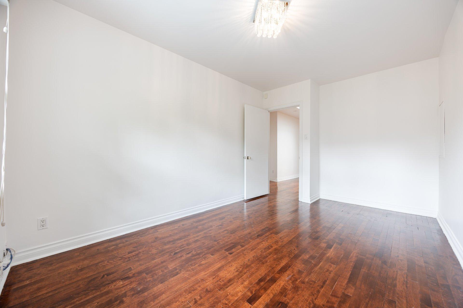 









372


Av. Revere

,
Mont-Royal,




QC
H3P1C3

