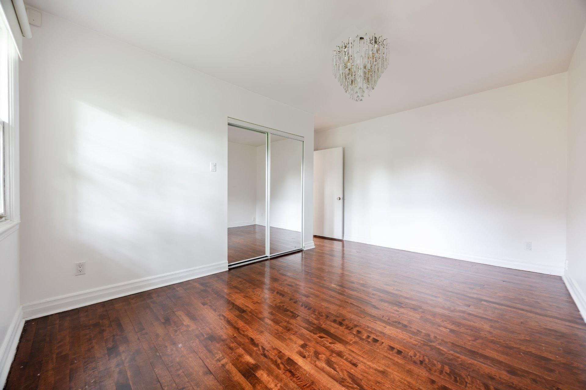 









372


Av. Revere

,
Mont-Royal,




QC
H3P1C3


