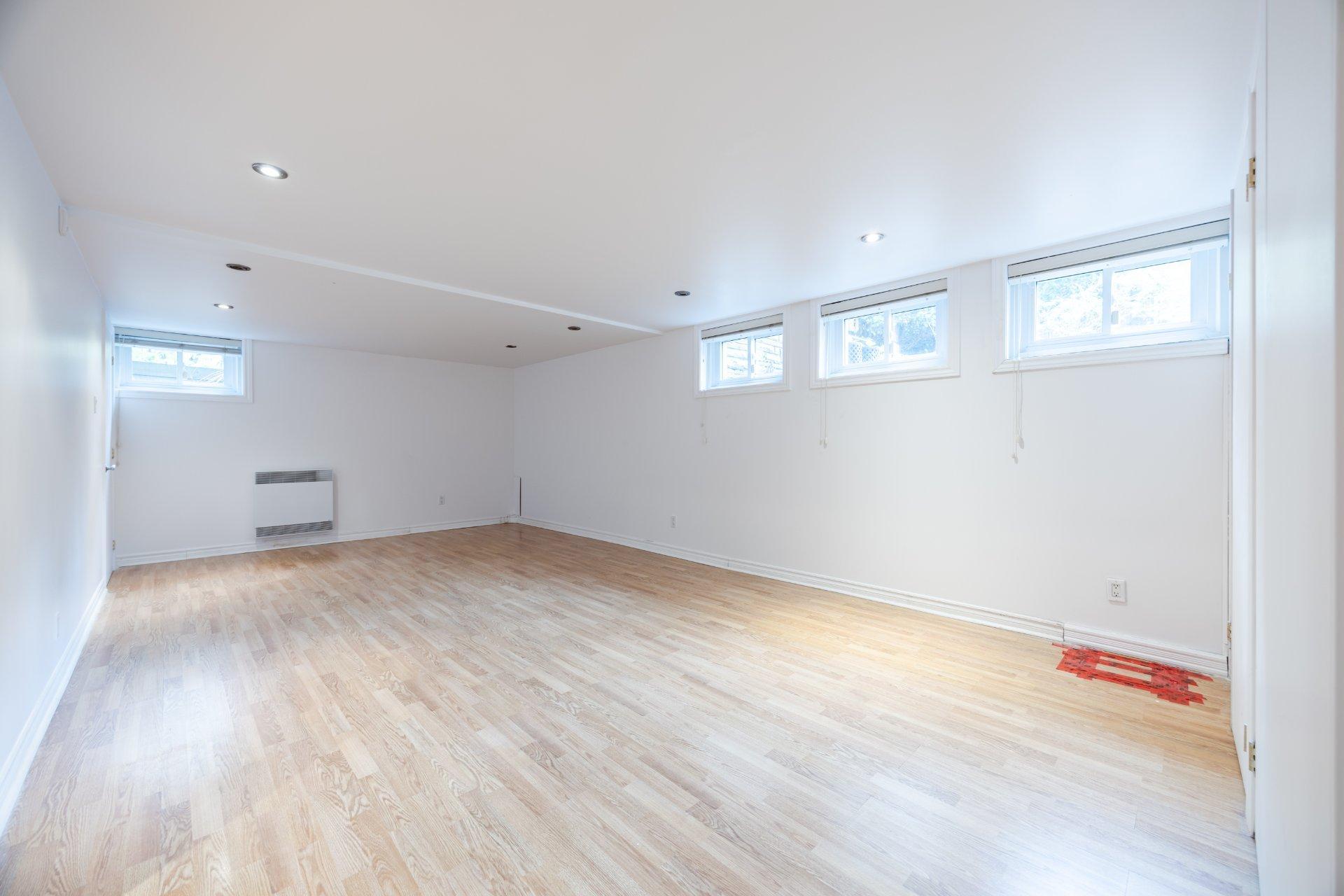 









372


Av. Revere

,
Mont-Royal,




QC
H3P1C3

