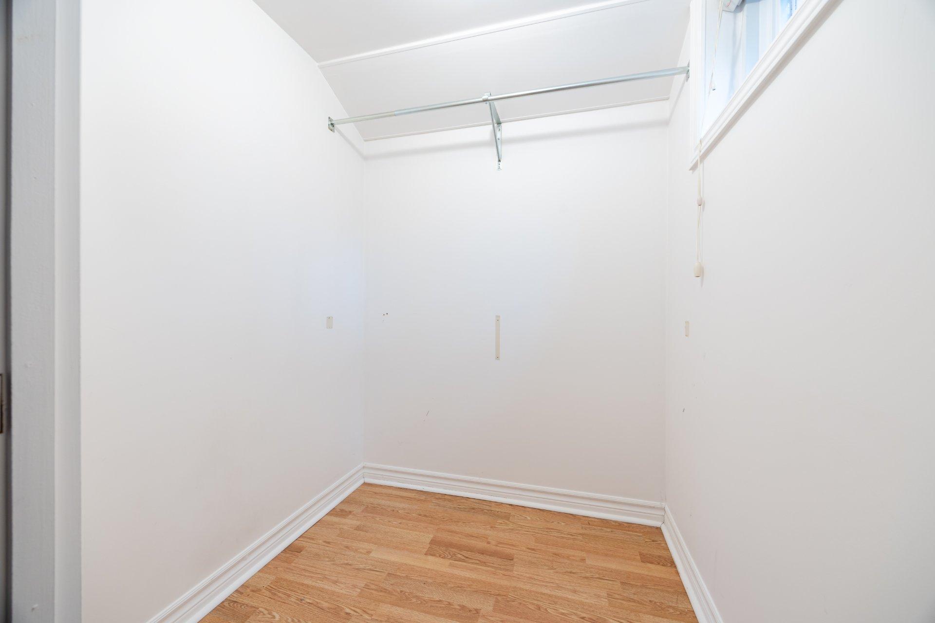 









372


Av. Revere

,
Mont-Royal,




QC
H3P1C3

