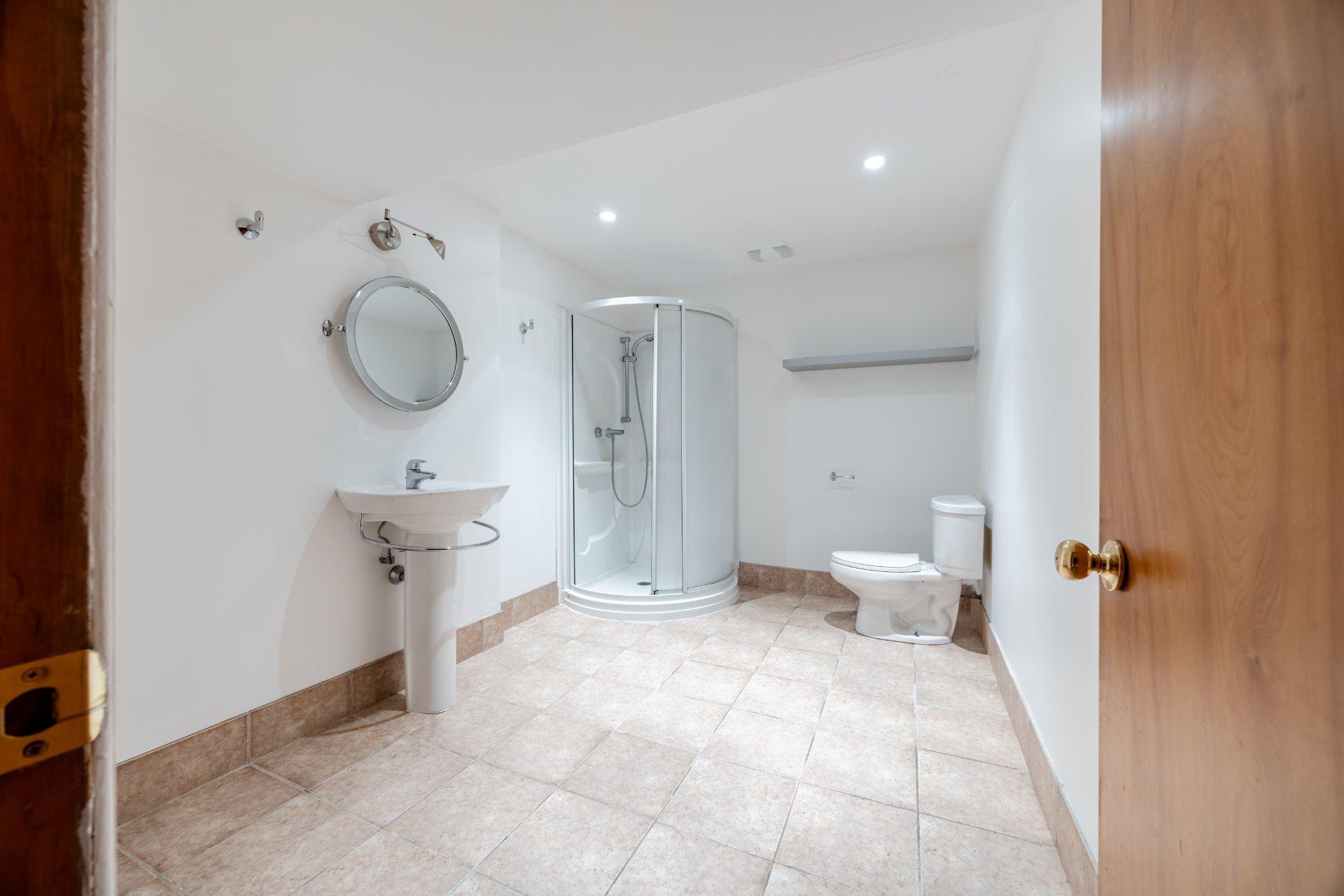 









372


Av. Revere

,
Mont-Royal,




QC
H3P1C3

