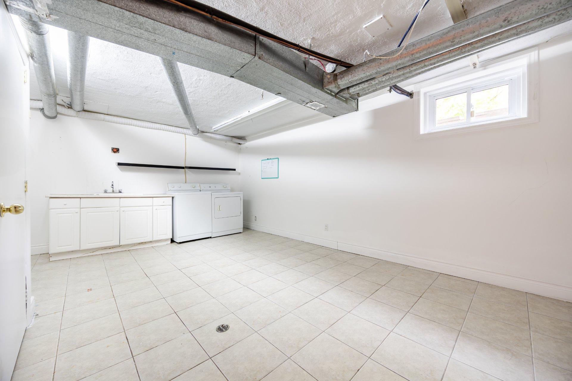 









372


Av. Revere

,
Mont-Royal,




QC
H3P1C3

