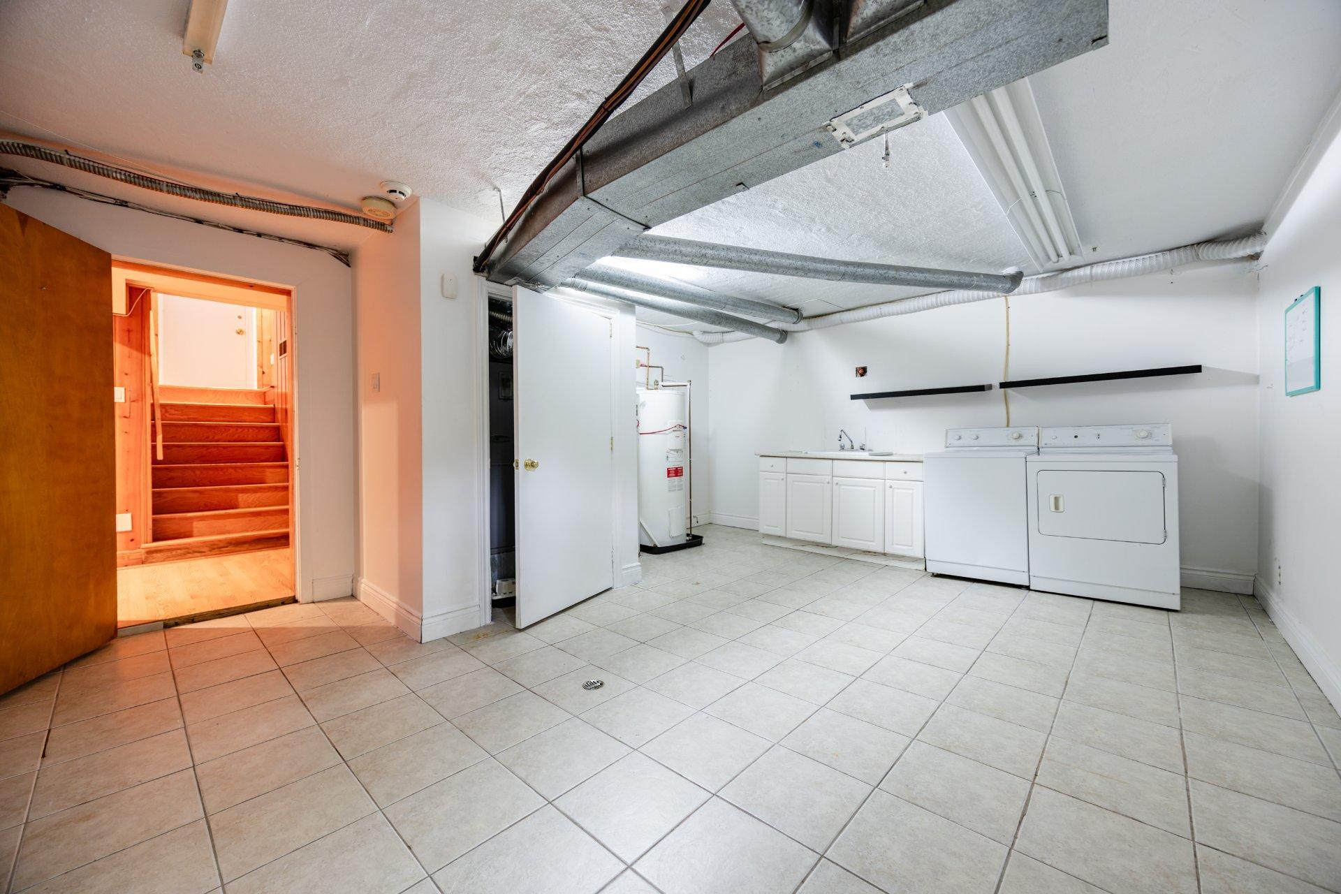 









372


Av. Revere

,
Mont-Royal,




QC
H3P1C3

