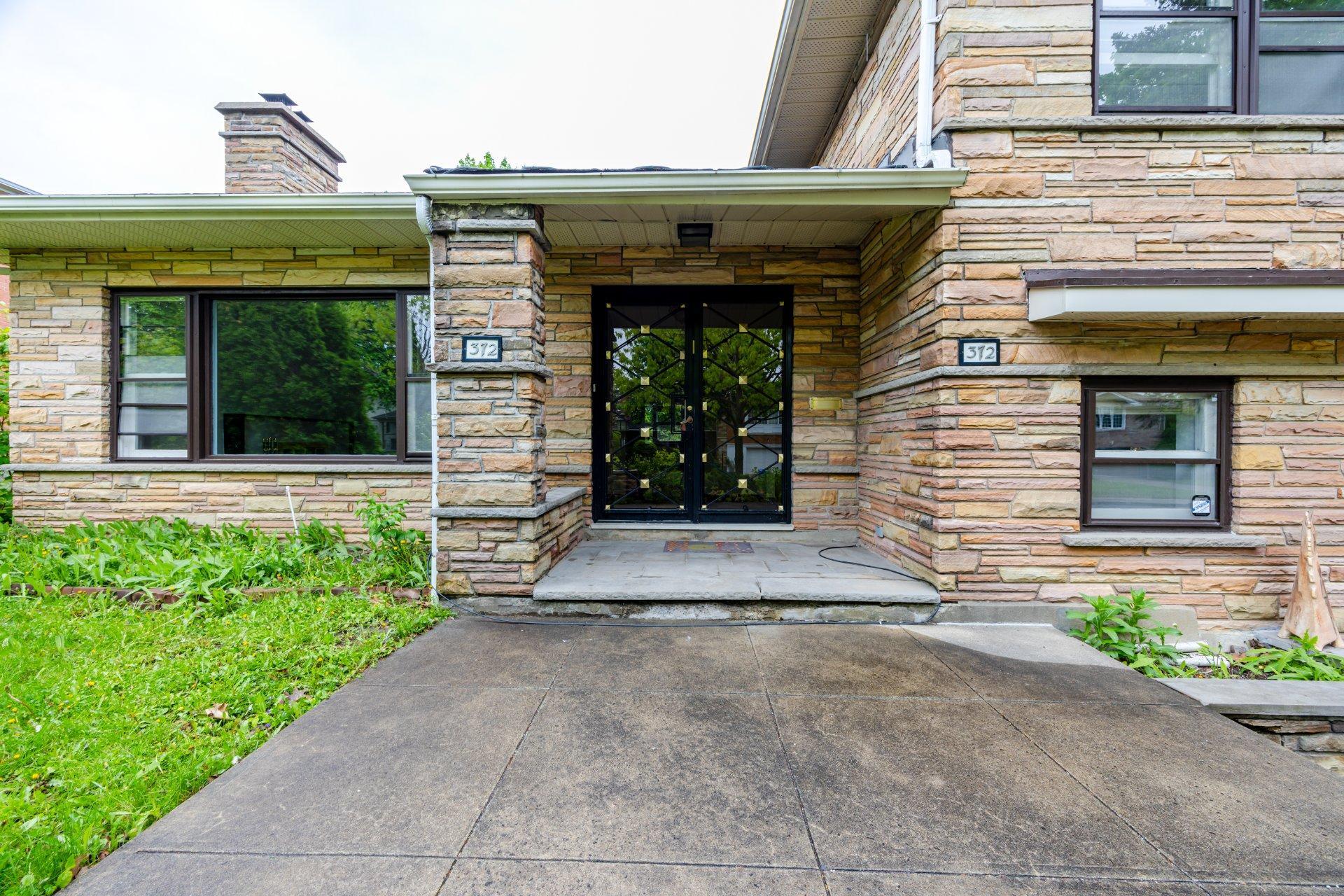 









372


Av. Revere

,
Mont-Royal,




QC
H3P1C3

