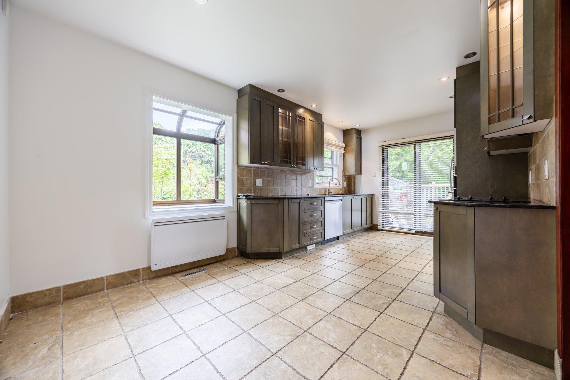 









372


Av. Revere

,
Mont-Royal,




QC
H3P1C3

