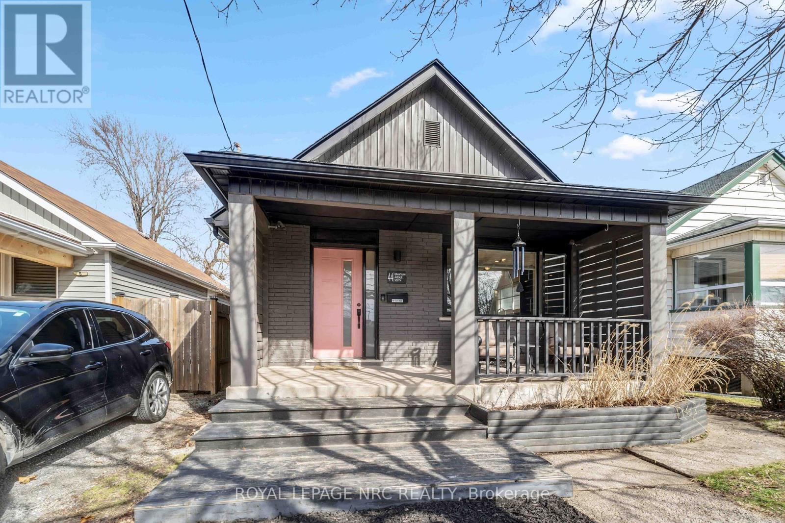 












44 GRANTHAM AVENUE S

,
St. Catharines (E. Chester),




Ontario
L2P3B4

