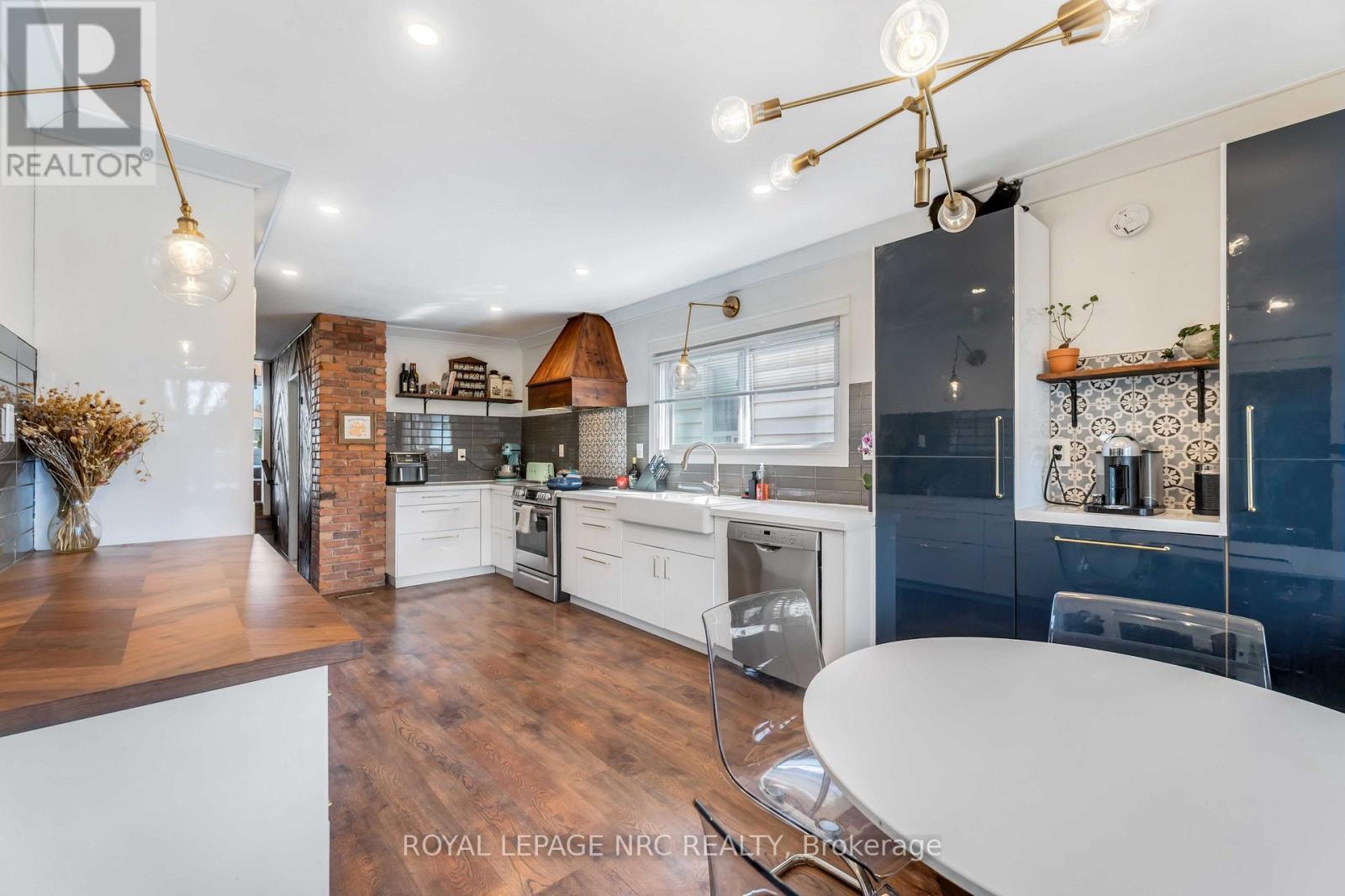 












44 GRANTHAM AVENUE S

,
St. Catharines (E. Chester),




Ontario
L2P3B4


