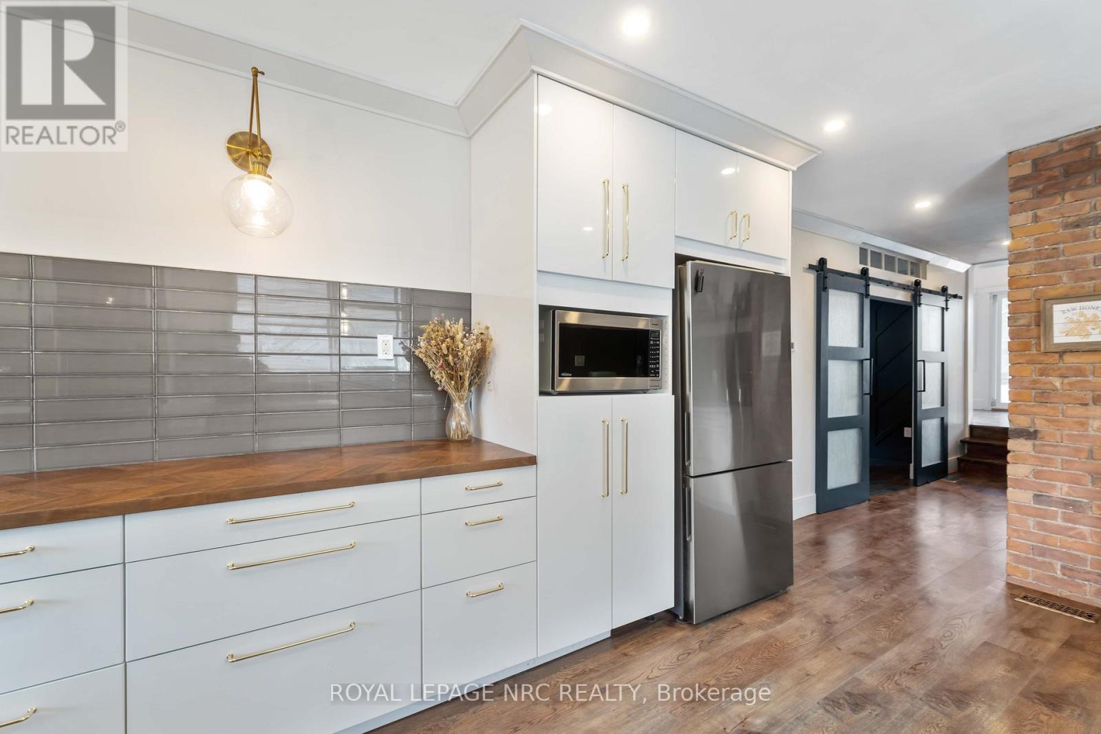 












44 GRANTHAM AVENUE S

,
St. Catharines (E. Chester),




Ontario
L2P3B4

