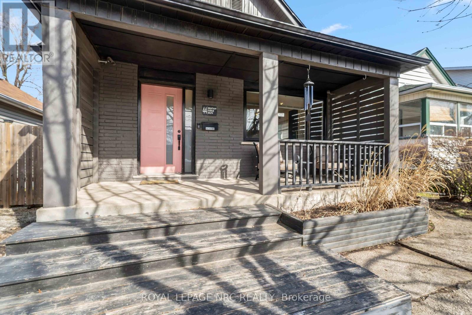 












44 GRANTHAM AVENUE S

,
St. Catharines (E. Chester),




Ontario
L2P3B4

