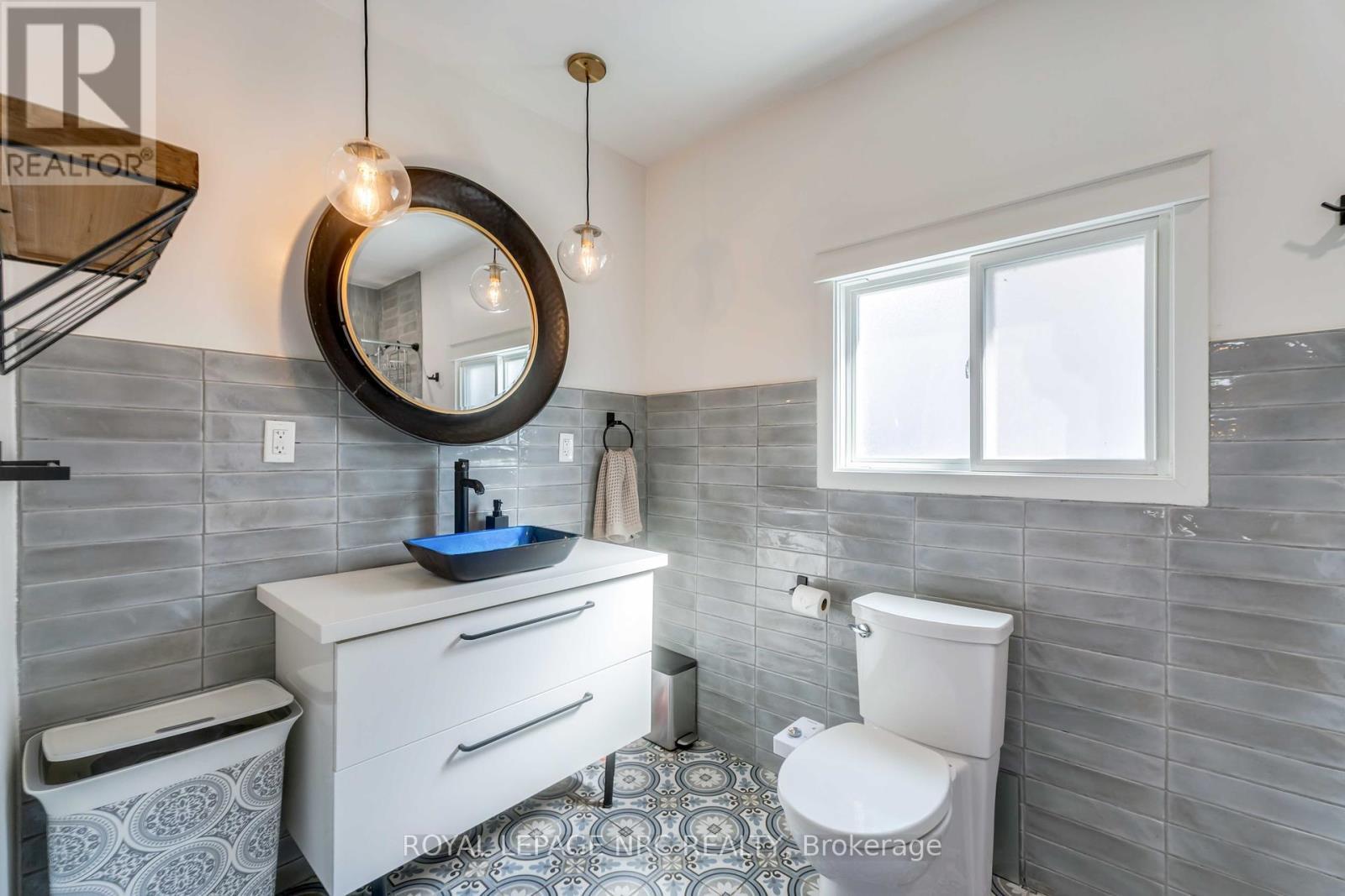 












44 GRANTHAM AVENUE S

,
St. Catharines (E. Chester),




Ontario
L2P3B4

