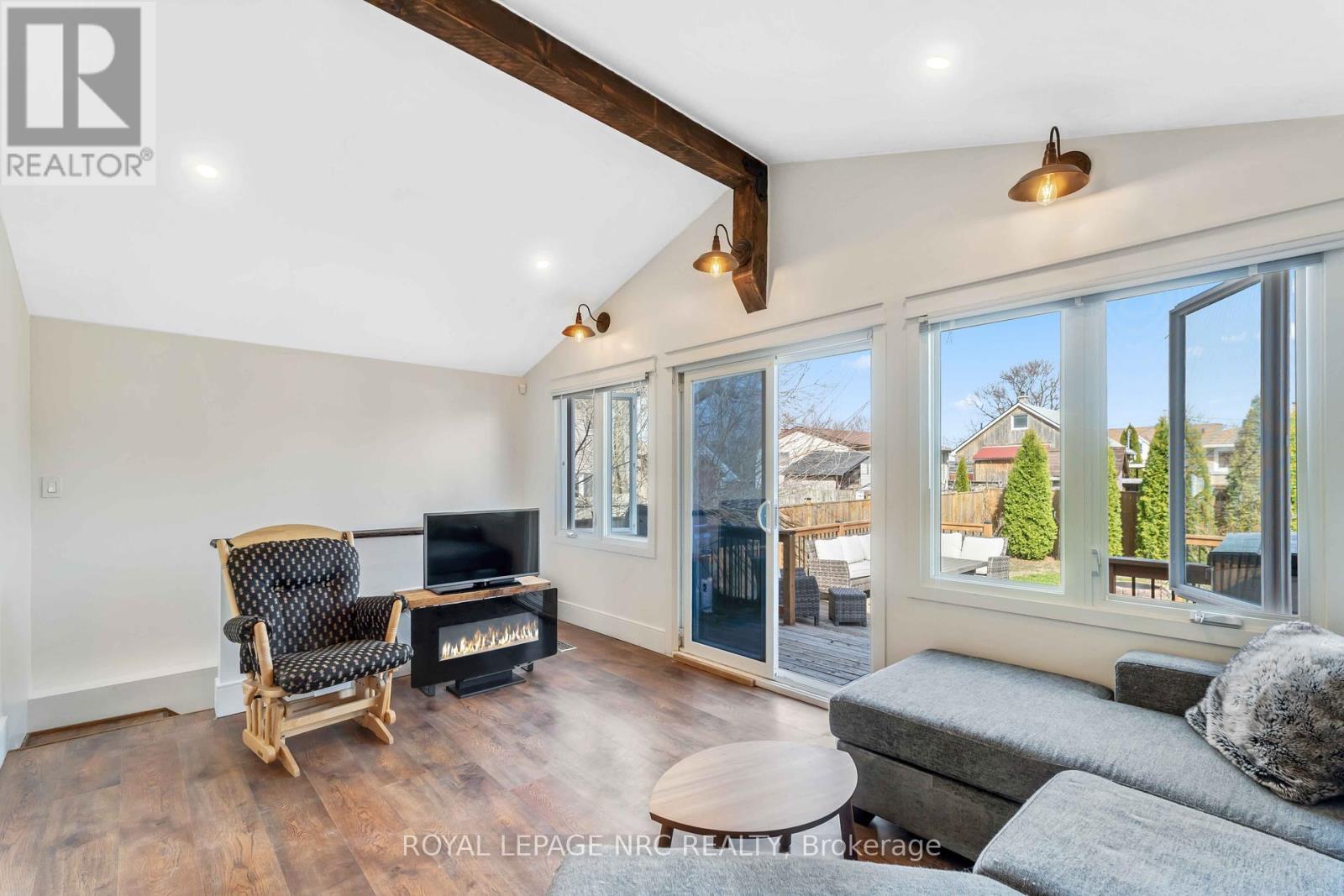 












44 GRANTHAM AVENUE S

,
St. Catharines (E. Chester),




Ontario
L2P3B4

