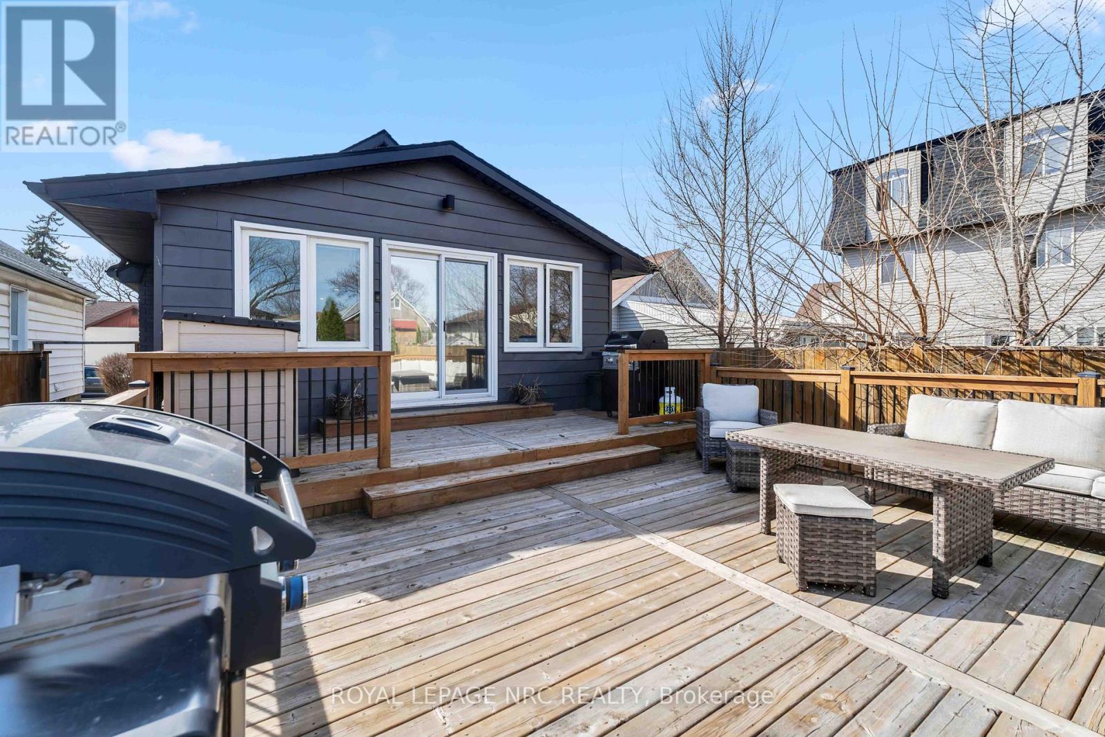 












44 GRANTHAM AVENUE S

,
St. Catharines (E. Chester),




Ontario
L2P3B4

