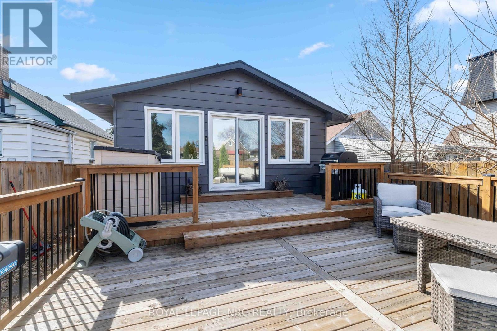 












44 GRANTHAM AVENUE S

,
St. Catharines (E. Chester),




Ontario
L2P3B4

