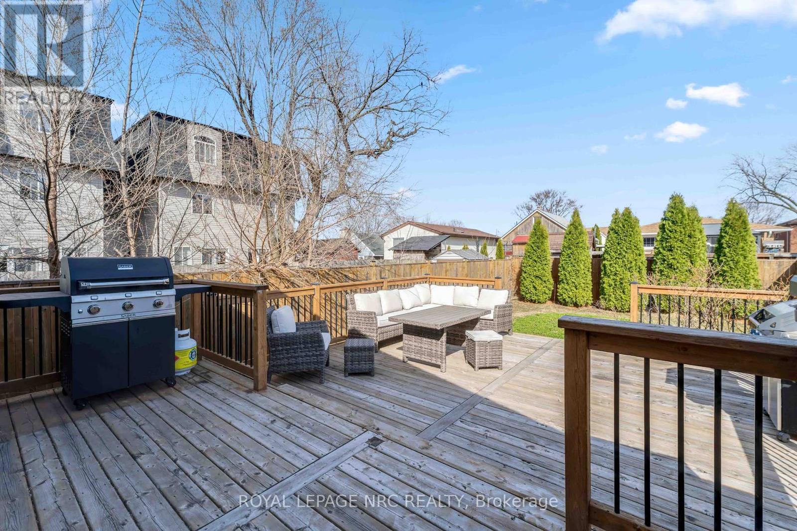 












44 GRANTHAM AVENUE S

,
St. Catharines (E. Chester),




Ontario
L2P3B4

