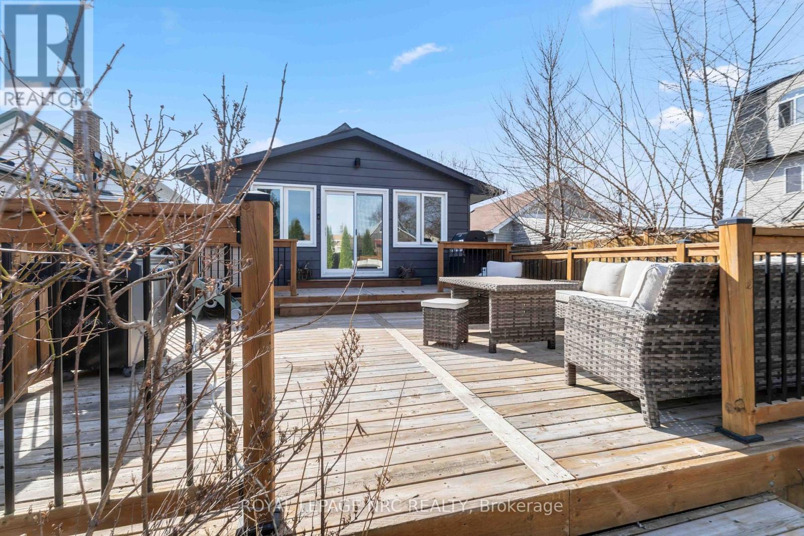 












44 GRANTHAM AVENUE S

,
St. Catharines (E. Chester),




Ontario
L2P3B4

