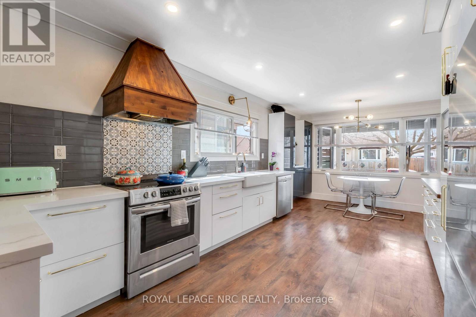 












44 GRANTHAM AVENUE S

,
St. Catharines (E. Chester),




Ontario
L2P3B4

