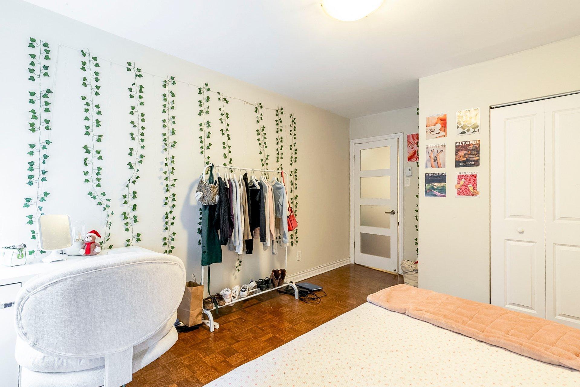 









3550


Rue St-Dominique

,
Montréal (Le Plateau-Mont-Royal),




QC
H2X2X4

