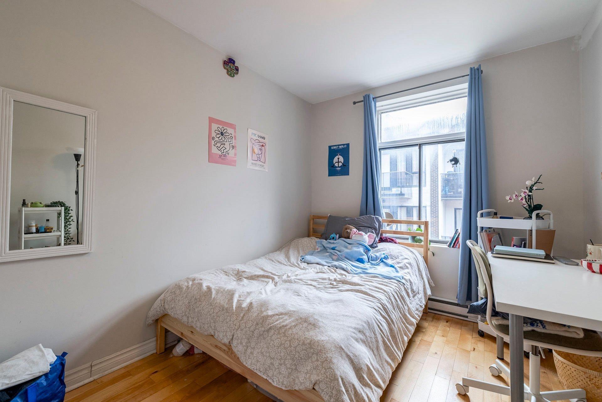 









3566


Rue St-Dominique

,
Montréal (Le Plateau-Mont-Royal),




QC
H2X2X4

