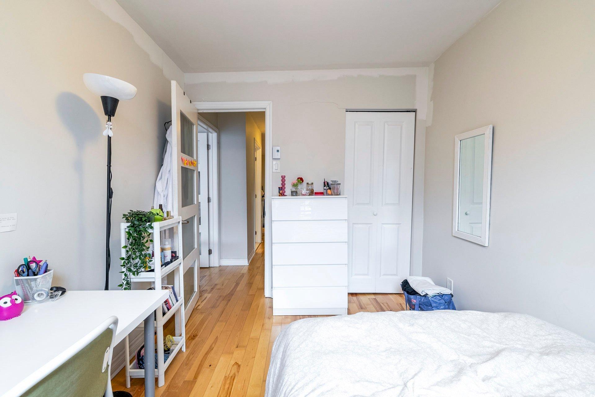 









3566


Rue St-Dominique

,
Montréal (Le Plateau-Mont-Royal),




QC
H2X2X4

