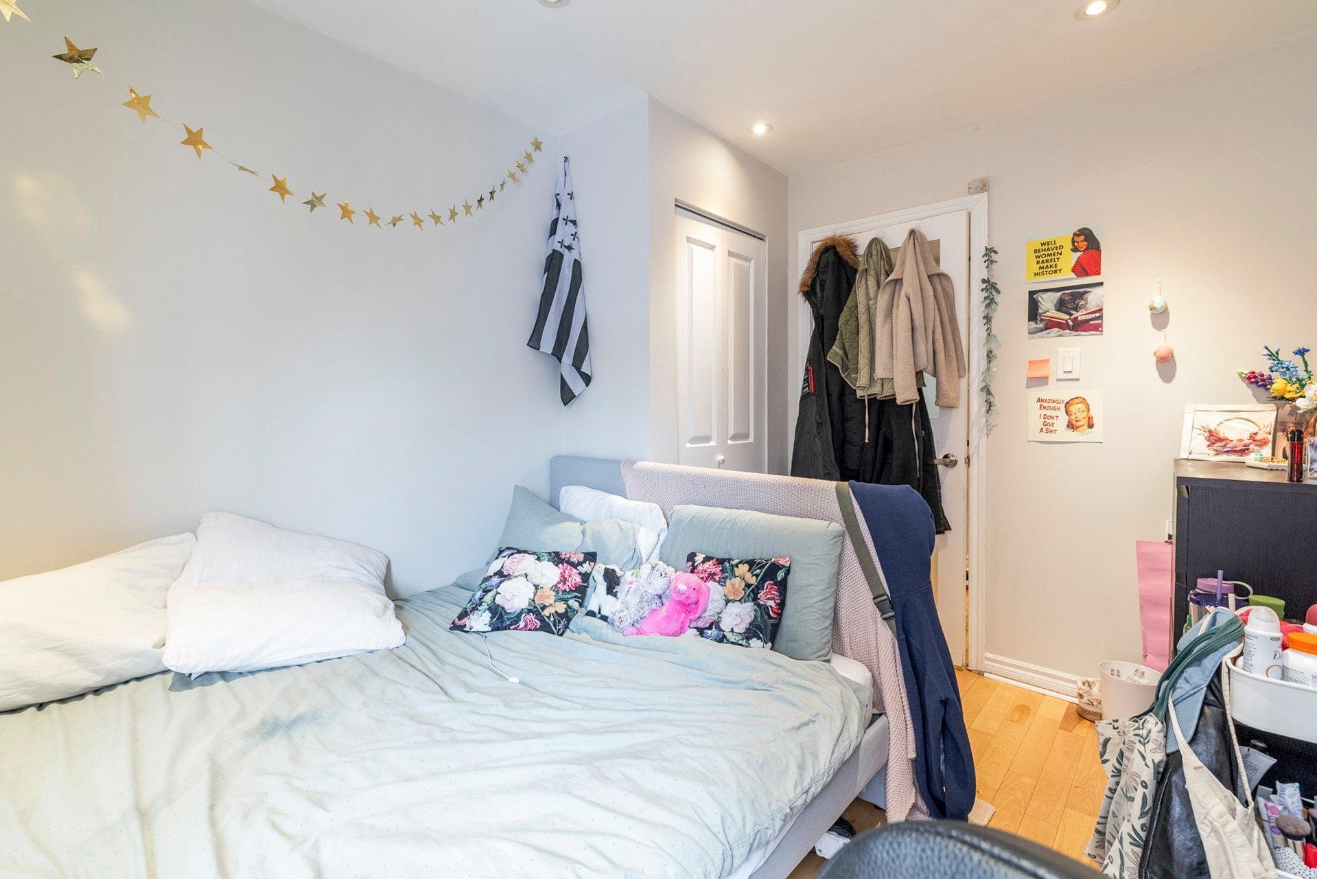 









3566


Rue St-Dominique

,
Montréal (Le Plateau-Mont-Royal),




QC
H2X2X4


