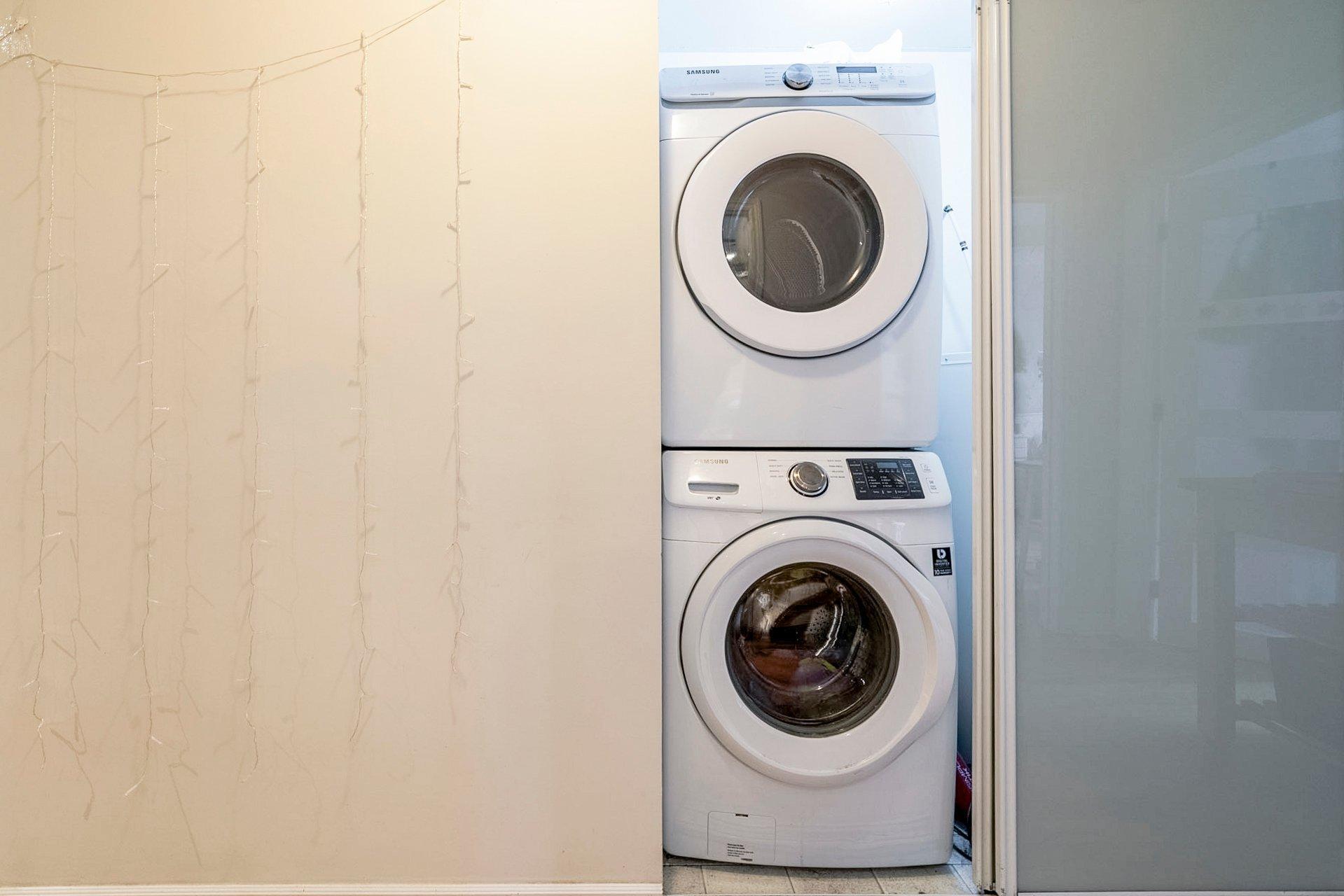 









3566


Rue St-Dominique

,
Montréal (Le Plateau-Mont-Royal),




QC
H2X2X4

