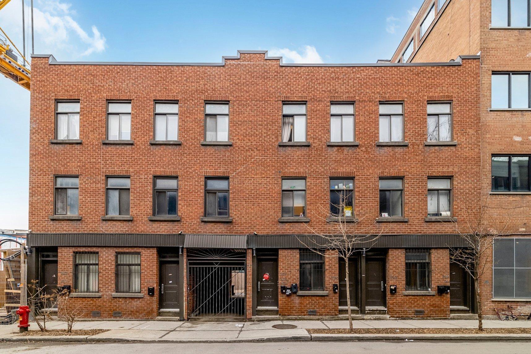









3566


Rue St-Dominique

,
Montréal (Le Plateau-Mont-Royal),




QC
H2X2X4

